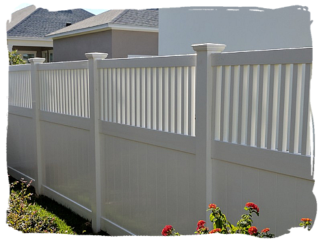 White Vinyl Privacy with Closed Spindle Top (4+2)